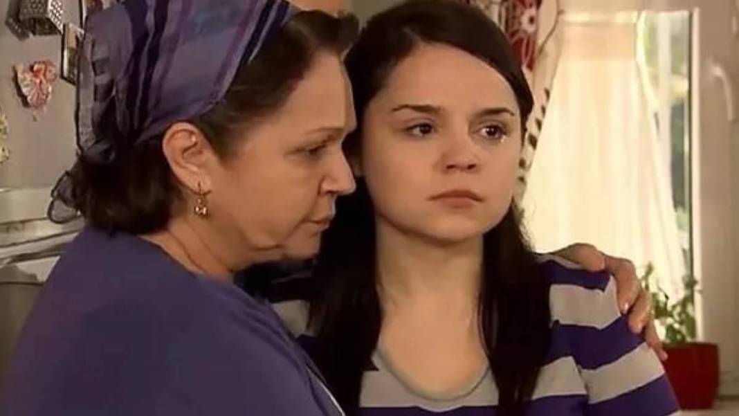 Aşk-ı Memnu dizisi Cemile'nin sevgilisi bakın kim çıktı? Ünlü oyuncuyla sevgili olduğunu görenler çok şaşıracak 1